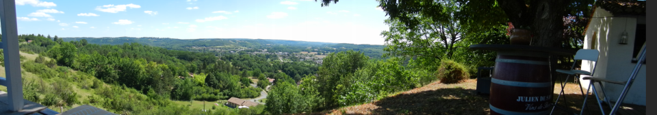 Later that afternoon we arrived in Le Bugue (in the middle of the picture). A bit over 100 m above the village we found our Gîte 