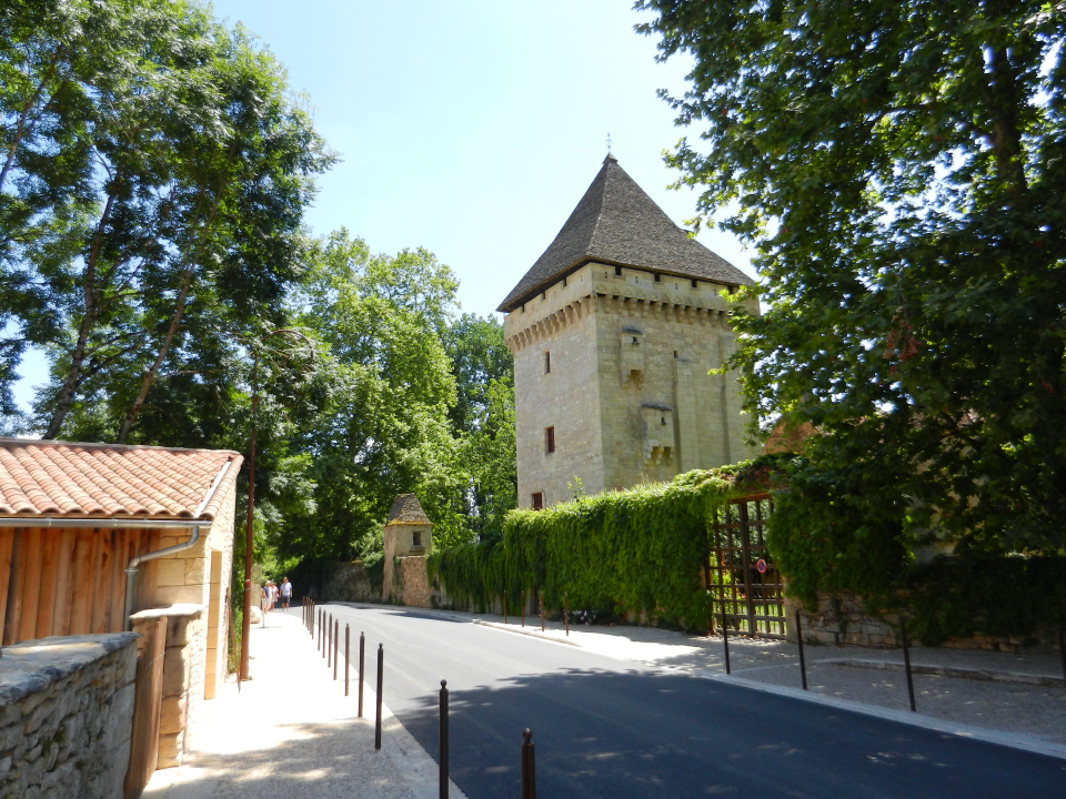 ... had a look at Saint-Léon's tower ...